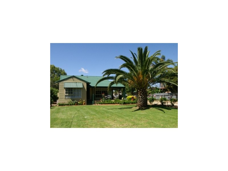 10 Victoria Street, Howlong NSW 2643