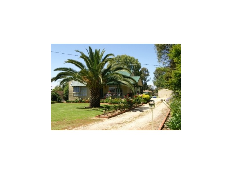 10 Victoria Street, Howlong NSW 2643