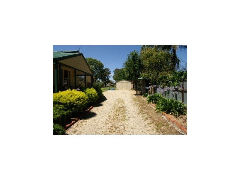 10 Victoria Street, Howlong NSW 2643