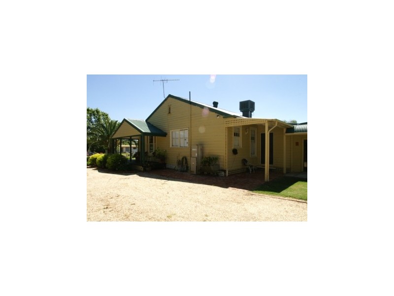 10 Victoria Street, Howlong NSW 2643