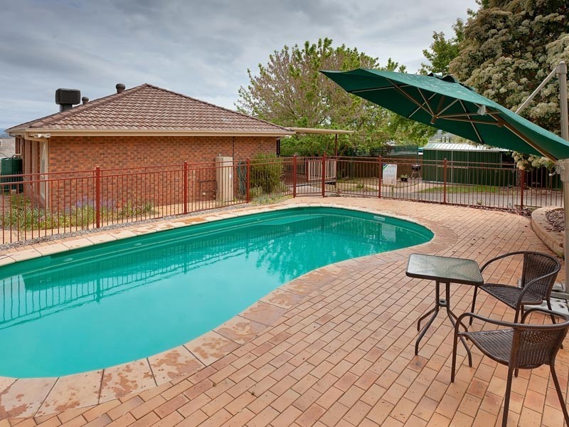 10 Darrung Place, Lavington NSW 2641