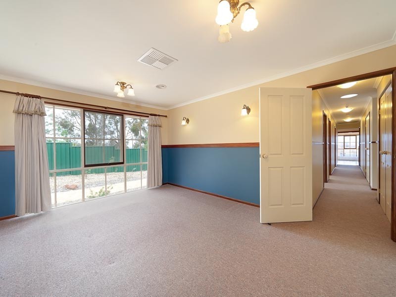 10 Darrung Place, Lavington NSW 2641