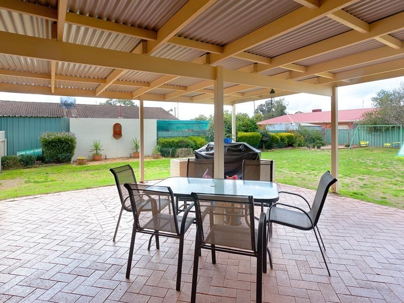 138 High Street, Howlong NSW 2643