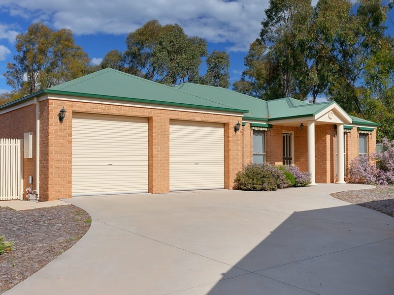 6 William Place, Howlong NSW 2643
