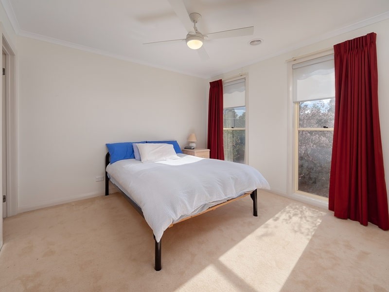 6 William Place, Howlong NSW 2643