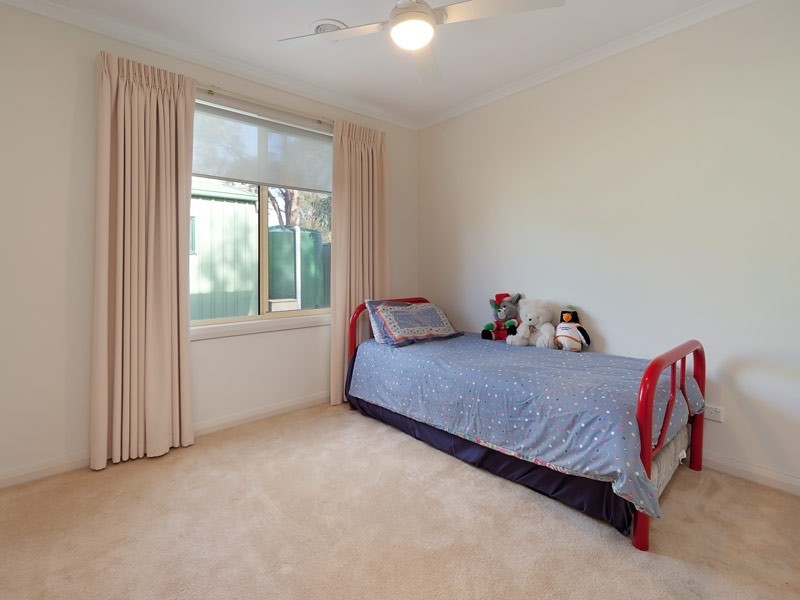 6 William Place, Howlong NSW 2643