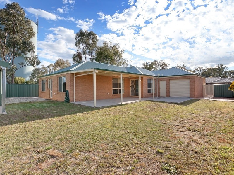 6 William Place, Howlong NSW 2643