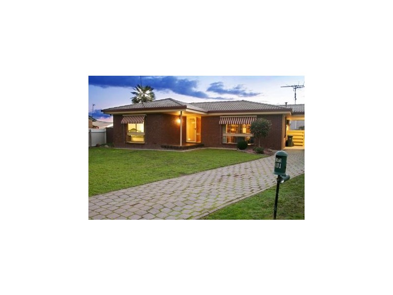401 Elton Court, Lavington NSW 2641