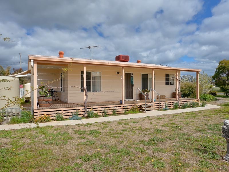 144 Townsend Street, Howlong NSW 2643