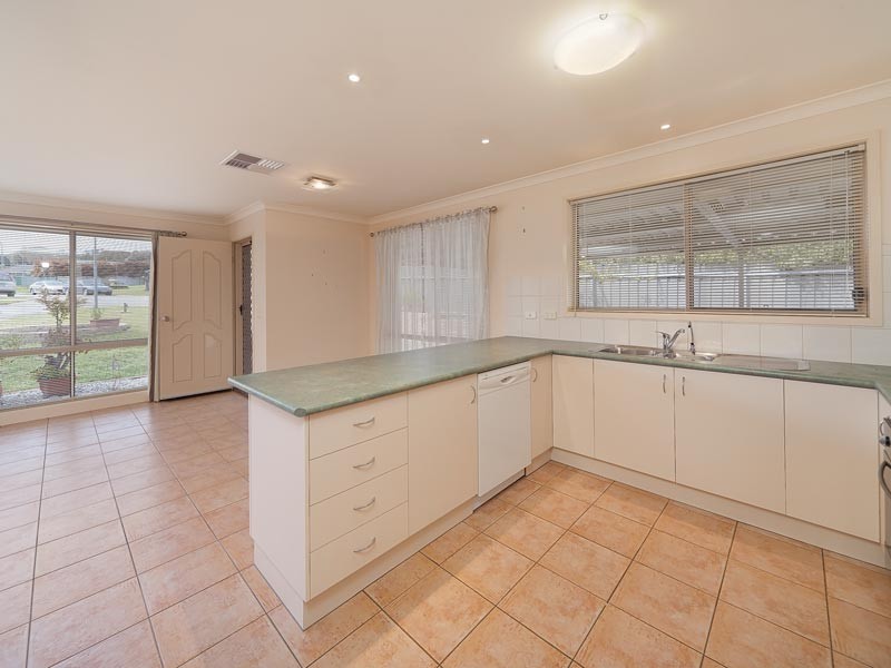 11 Manuka Court, Thurgoona NSW 2640