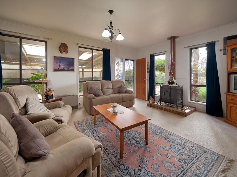 166 Clarke Street, Howlong NSW 2643