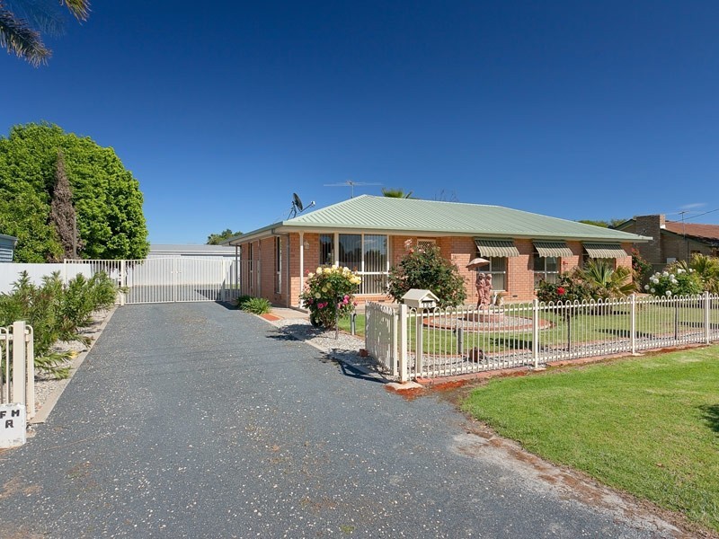 125 Larmer Street, Howlong NSW 2643