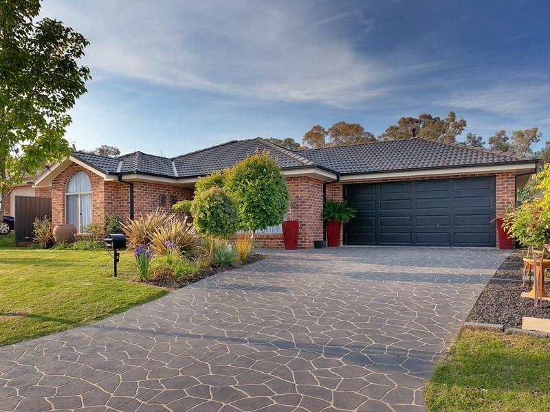 8 Willaroo Street, Thurgoona NSW 2640