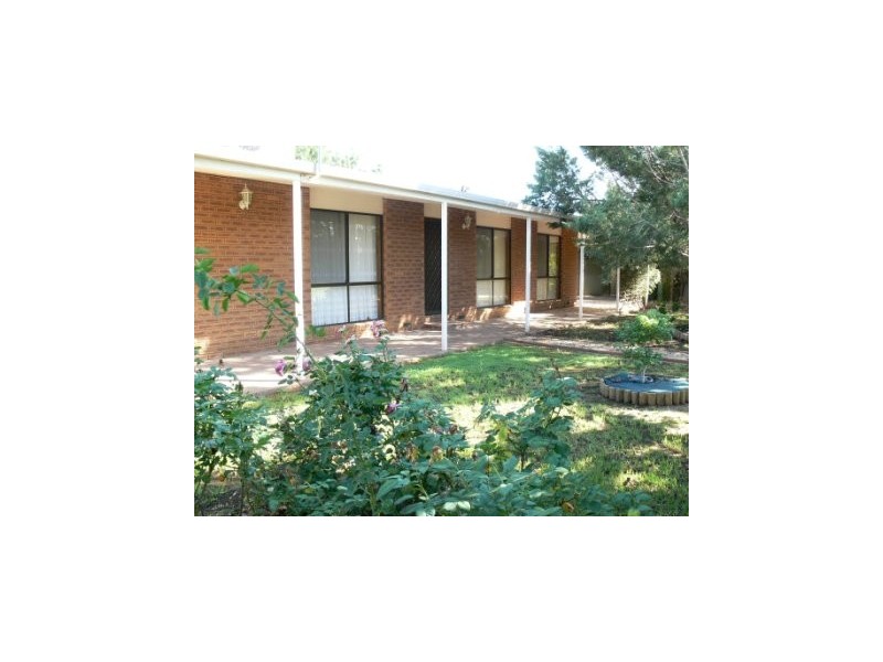 4 Thomas Place, Culcairn NSW 2660