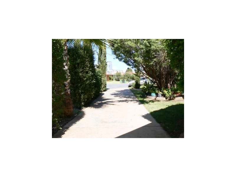 4 Thomas Place, Culcairn NSW 2660