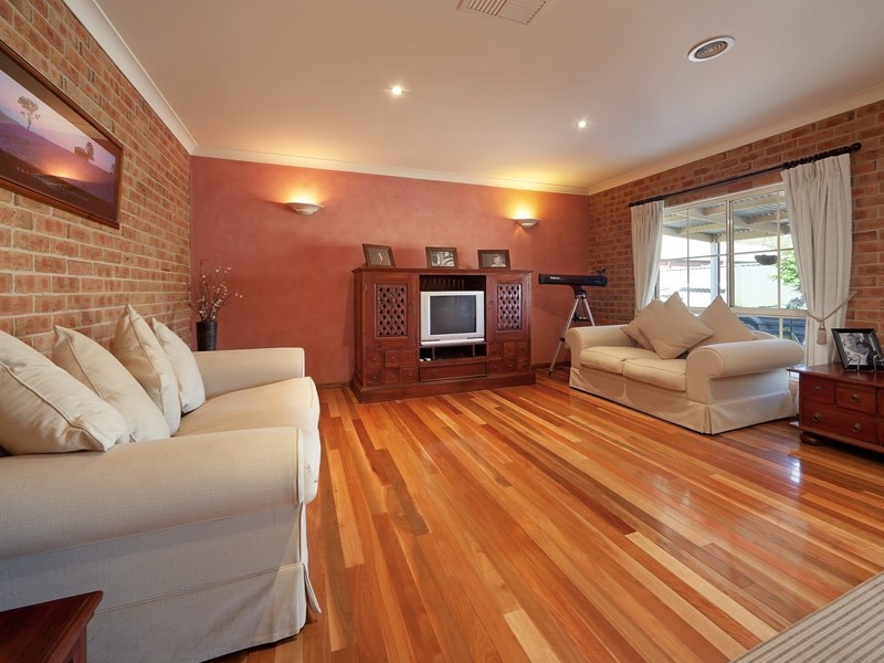 26 Russell Street, Howlong NSW 2643
