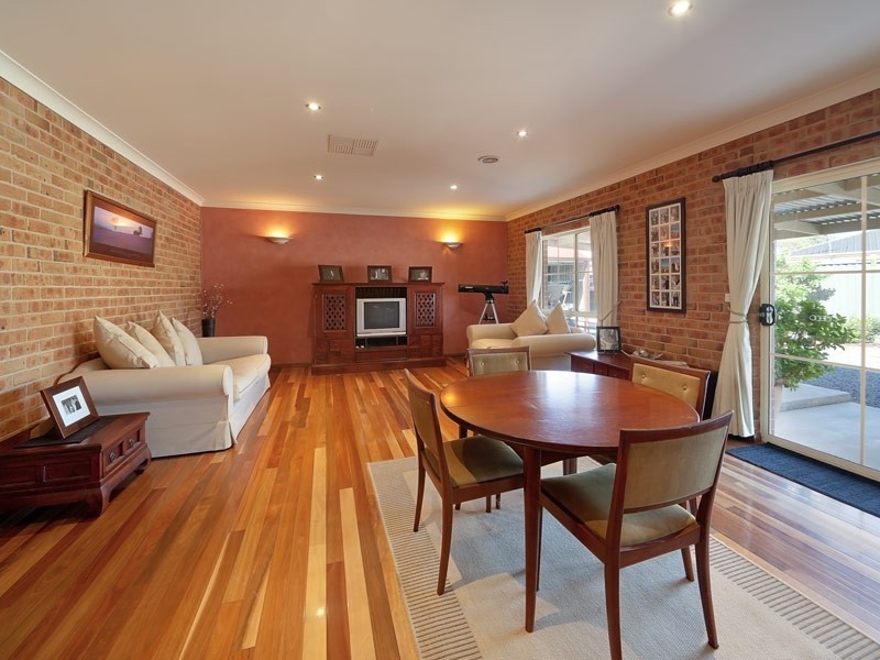26 Russell Street, Howlong NSW 2643