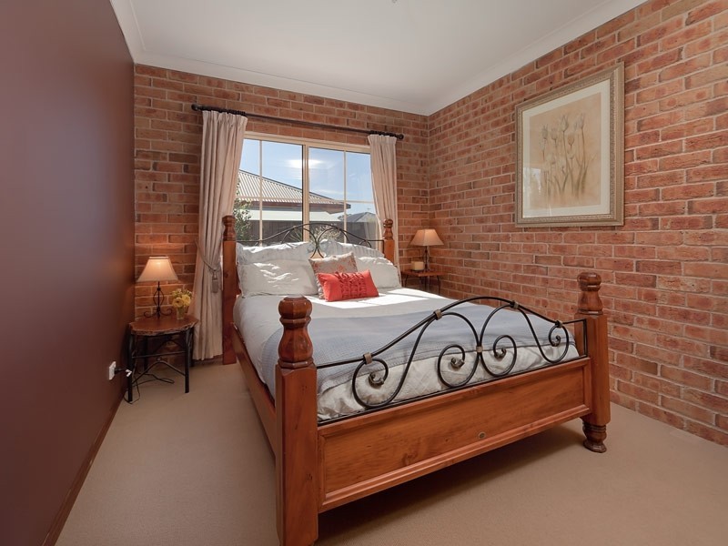 26 Russell Street, Howlong NSW 2643
