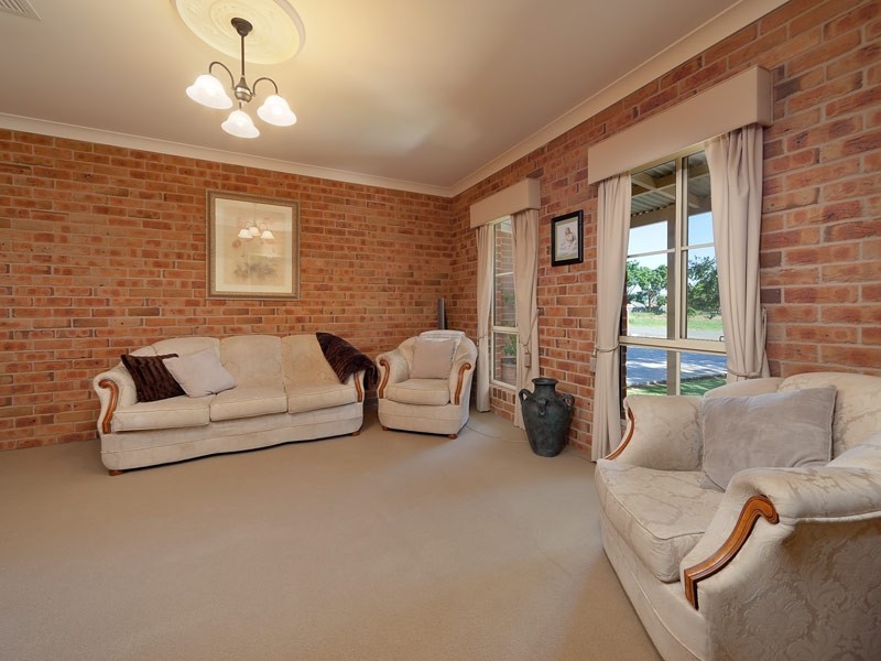 26 Russell Street, Howlong NSW 2643