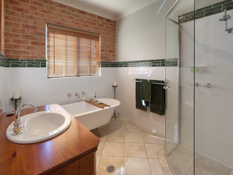 26 Russell Street, Howlong NSW 2643