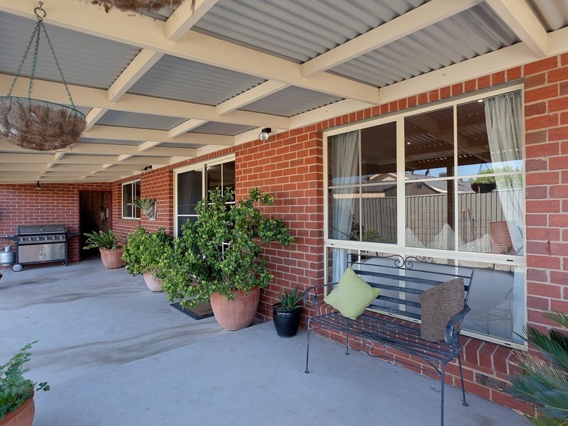 26 Russell Street, Howlong NSW 2643