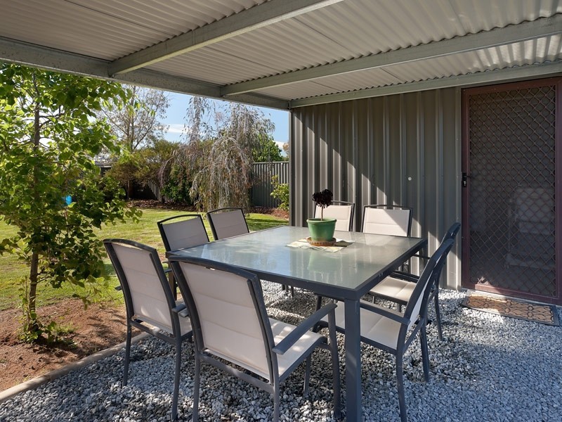 26 Russell Street, Howlong NSW 2643
