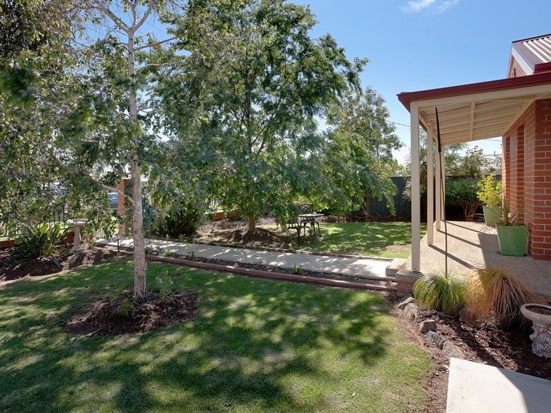 26 Russell Street, Howlong NSW 2643