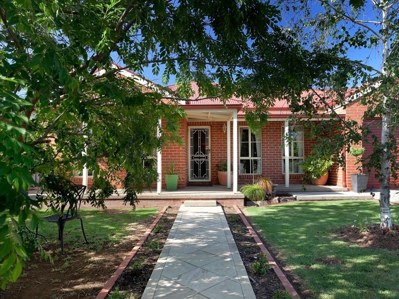 26 Russell Street, Howlong NSW 2643