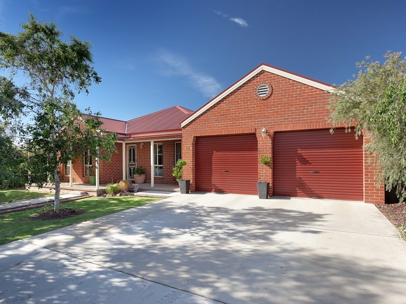 26 Russell Street, Howlong NSW 2643