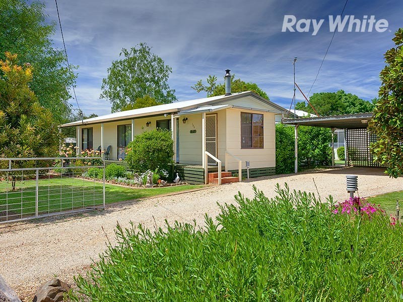 106 Hoddle Street, Howlong NSW 2643