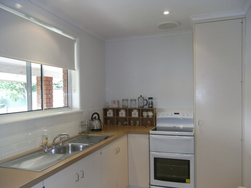 2/26 Wentworth Court, Lavington NSW 2641