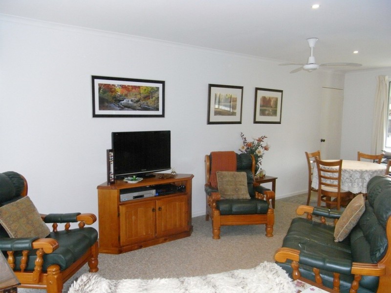 2/26 Wentworth Court, Lavington NSW 2641