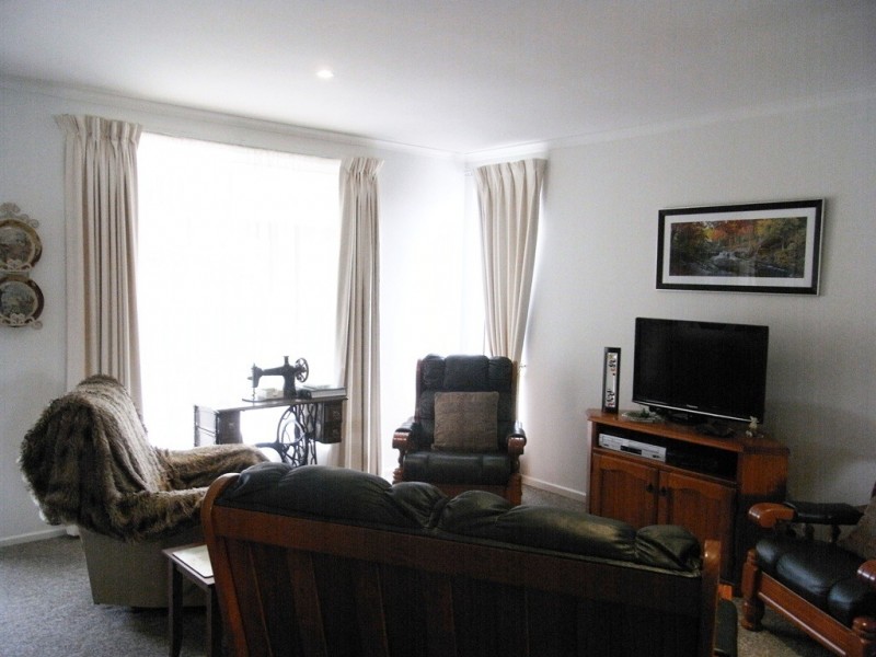 2/26 Wentworth Court, Lavington NSW 2641