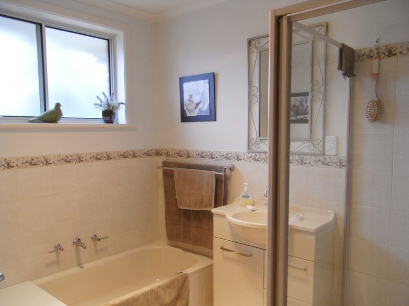 2/26 Wentworth Court, Lavington NSW 2641