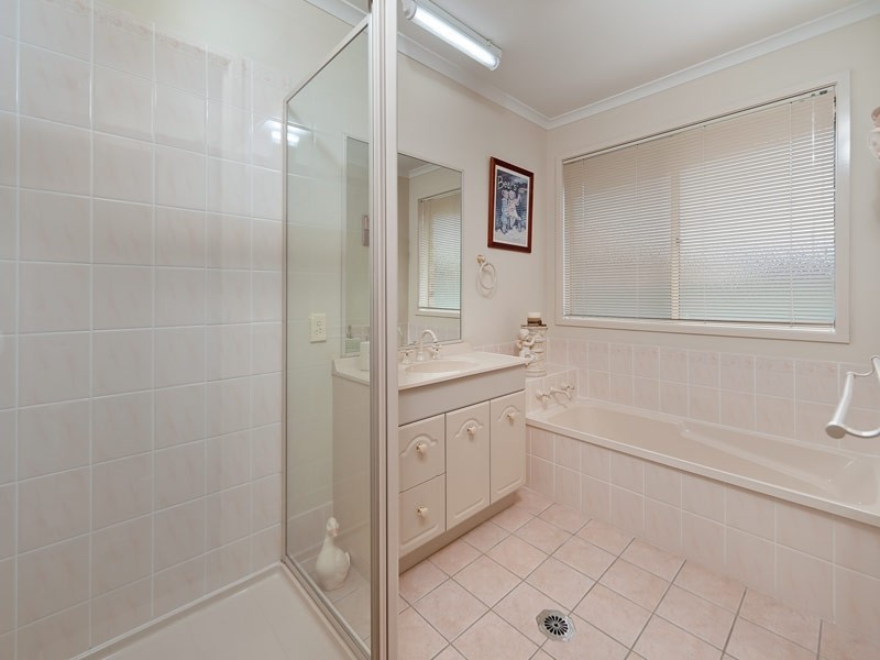 136 High Street, Howlong NSW 2643