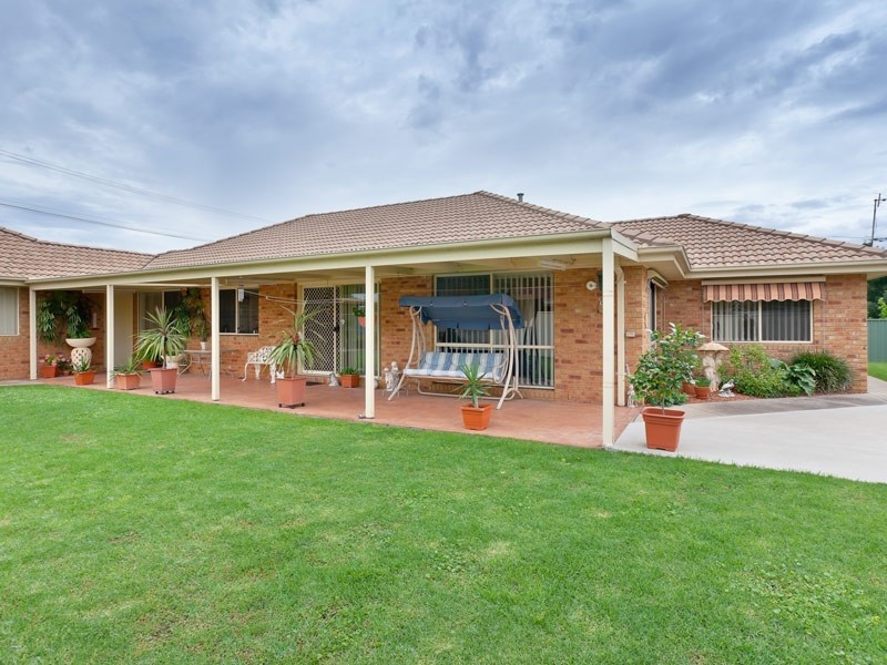 136 High Street, Howlong NSW 2643