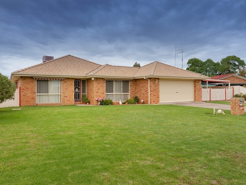 136 High Street, Howlong NSW 2643