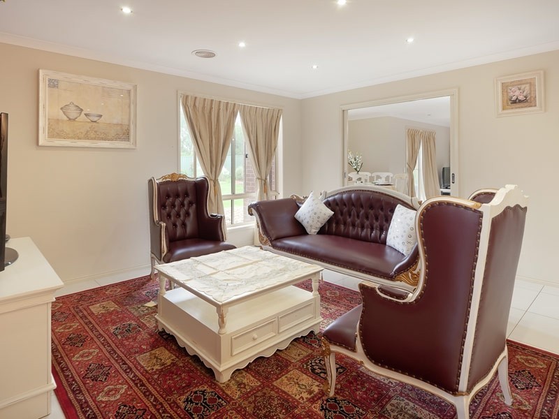7 William Place, Howlong NSW 2643