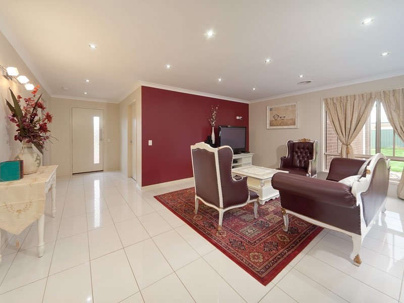 7 William Place, Howlong NSW 2643