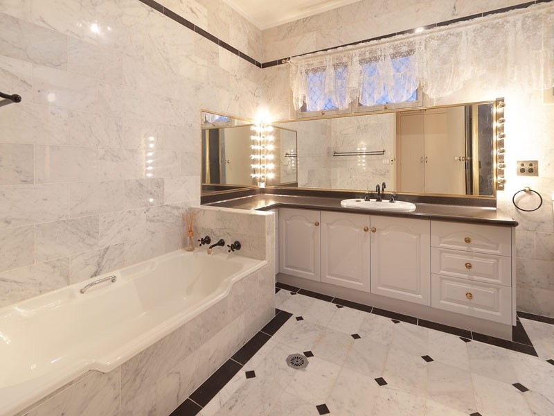 359 Indiana Court, Lavington NSW 2641