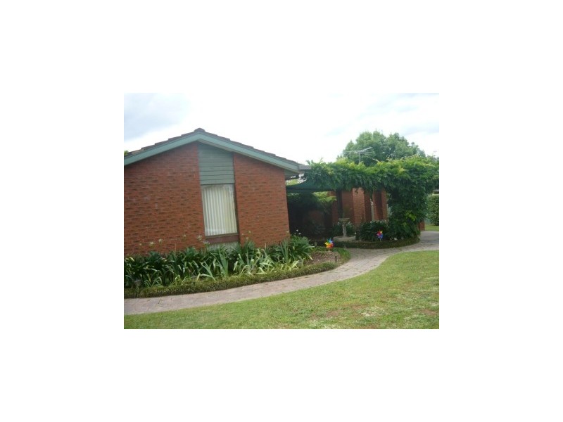 7 Troon Court, Thurgoona NSW 2640