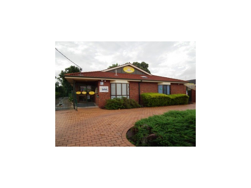 413 Griffith Road, Lavington NSW 2641