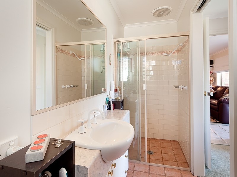 8 Bartholomew Street (Norris Park), Lavington NSW 2641