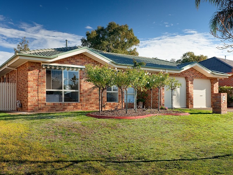 8 Bartholomew Street (Norris Park), Lavington NSW 2641