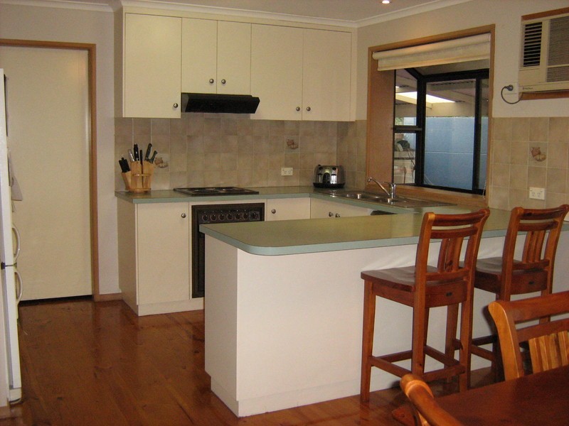 24 Clarke Street West, Howlong NSW 2643