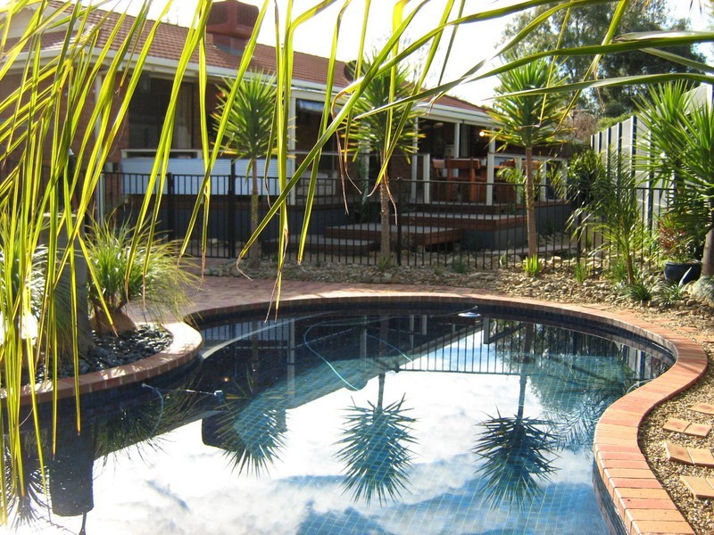 24 Clarke Street West, Howlong NSW 2643