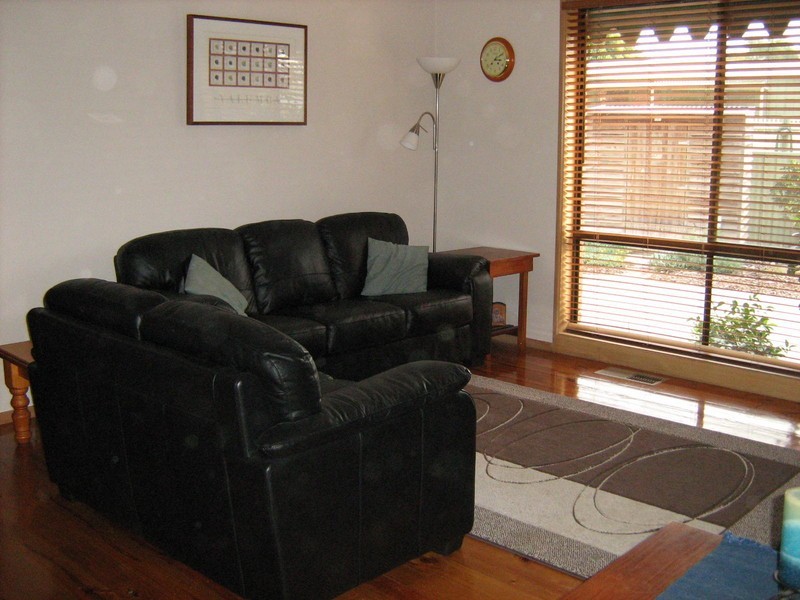 24 Clarke Street West, Howlong NSW 2643