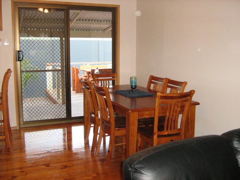 24 Clarke Street West, Howlong NSW 2643