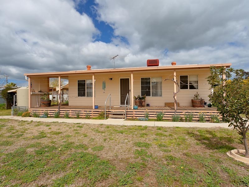 144 Townsend Street, Howlong NSW 2643