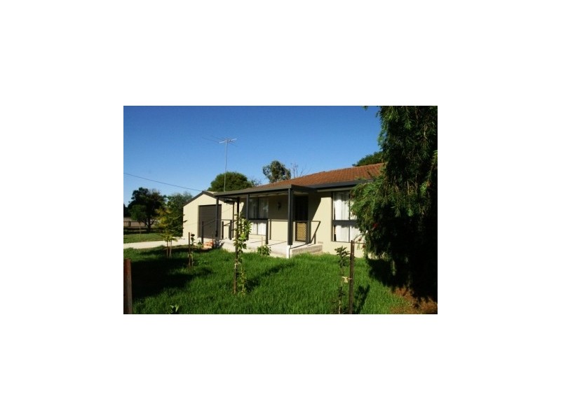 126 Sturt Street, Howlong NSW 2643